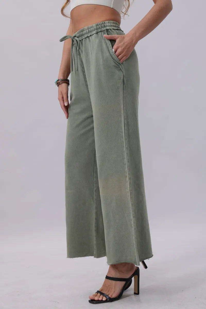 Acid Wash Wide-Leg Sweatpants – Relaxed Fit with Raw Hem